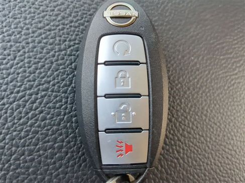 Used 2024 Nissan Titan SV w/ SV Convenience Package image 29