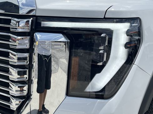 New 2026 GMC Sierra 3500 Denali w/ Denali Reserve Package AWD/4WD image 10