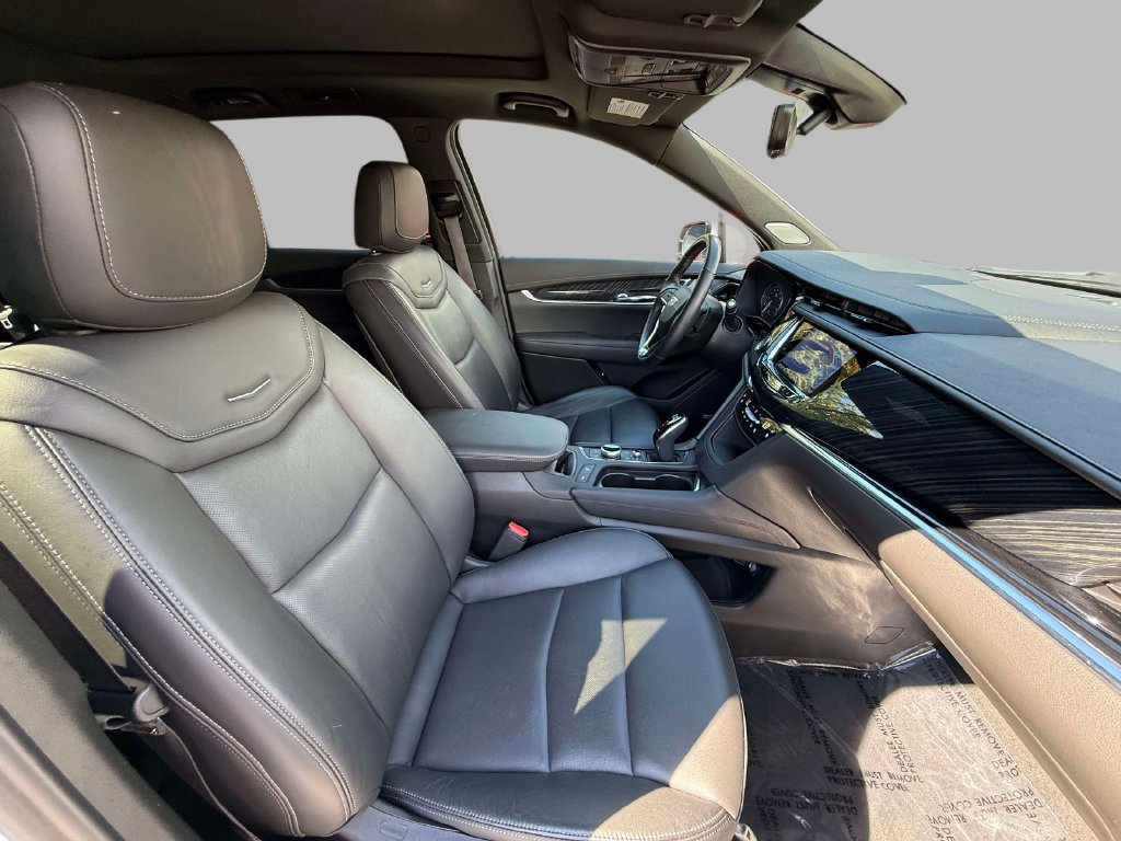 Used 2024 Cadillac XT6 Premium Luxury w/ Technology Package AWD/4WD image 15