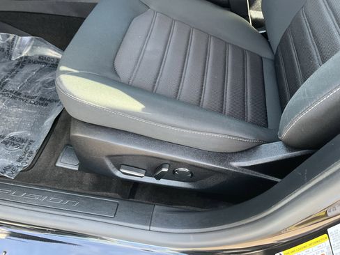 Used 2020 Ford Fusion SE image 16