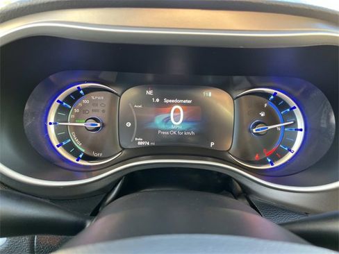 Used 2021 Chrysler Pacifica Touring-L image 41