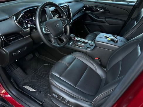 Used 2023 Chevrolet Traverse RS FWD image 11