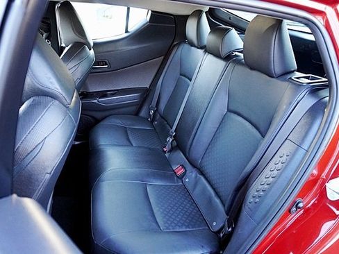 Used 2022 Toyota C-HR XLE image 16