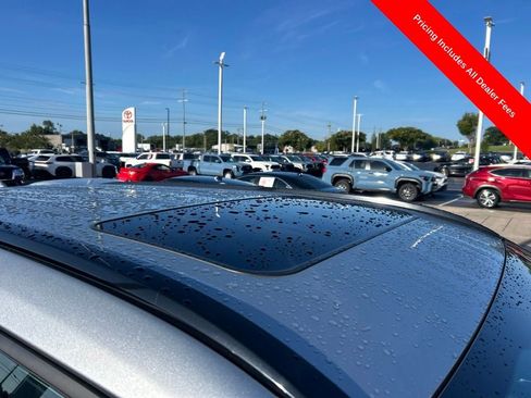 Used 2022 Toyota Highlander XSE FWD image 3