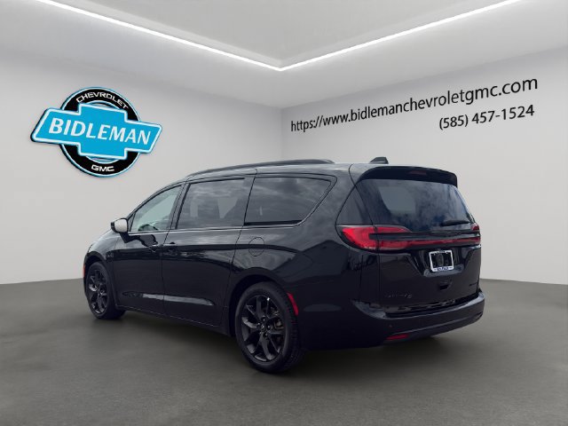 Used 2025 Chrysler Pacifica Limited FWD image 5