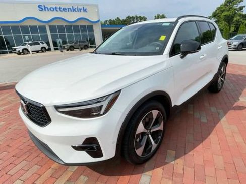 Used 2026 Volvo XC40 B5 Plus AWD/4WD image 5