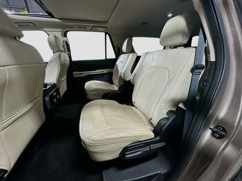 Used 2018 Ford Expedition Max Platinum AWD/4WD image 27