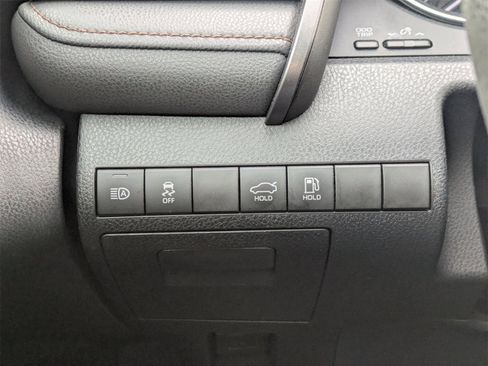 Used 2020 Toyota Camry LE image 27