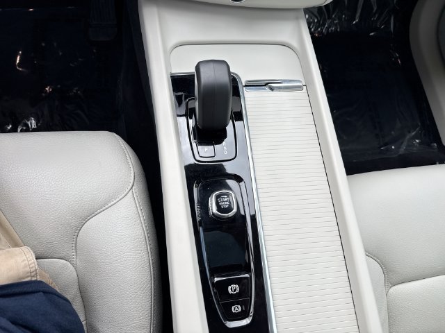Certified 2024 Volvo XC60 B5 Core w/ Protection Package Premier AWD/4WD image 26
