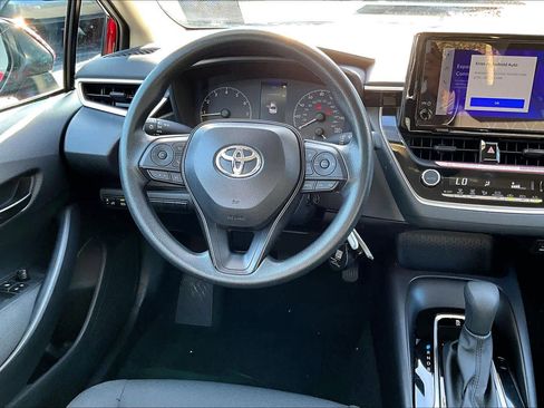 Certified 2025 Toyota Corolla LE image 5
