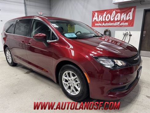 Used 2023 Chrysler Voyager LX FWD image 1