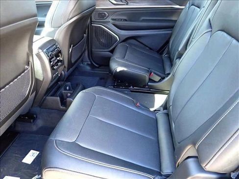New 2026 Jeep Grand Cherokee L Limited AWD/4WD image 10