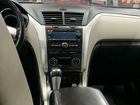 Used 2011 Chevrolet Traverse LTZ image 23