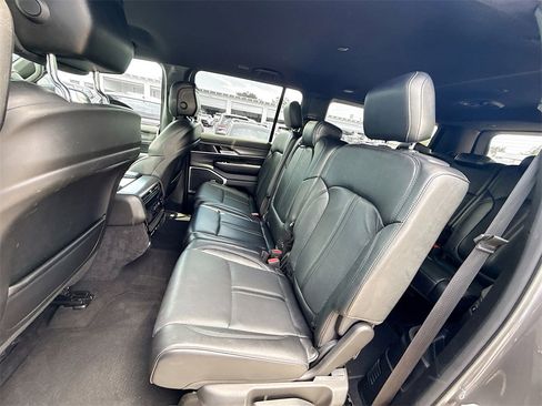 Used 2023 Jeep Wagoneer L Series II image 27