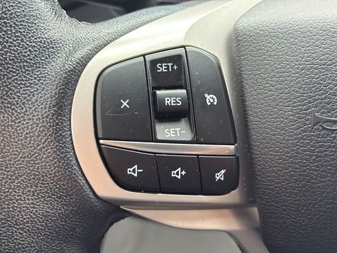 Used 2021 Ford Explorer XLT RWD image 36