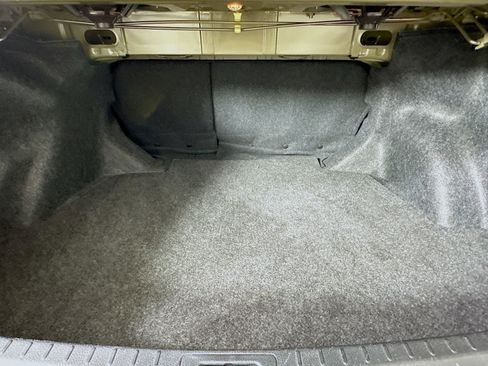 Used 2018 Toyota Corolla LE image 30