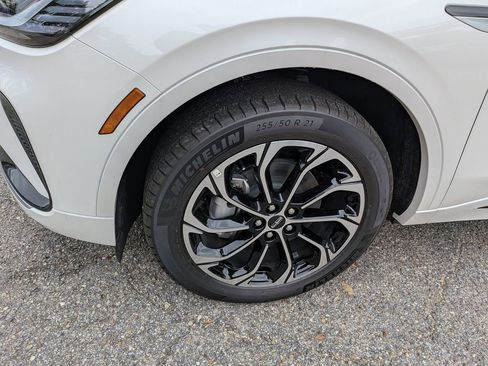 New 2026 Lincoln Nautilus Reserve AWD/4WD image 12