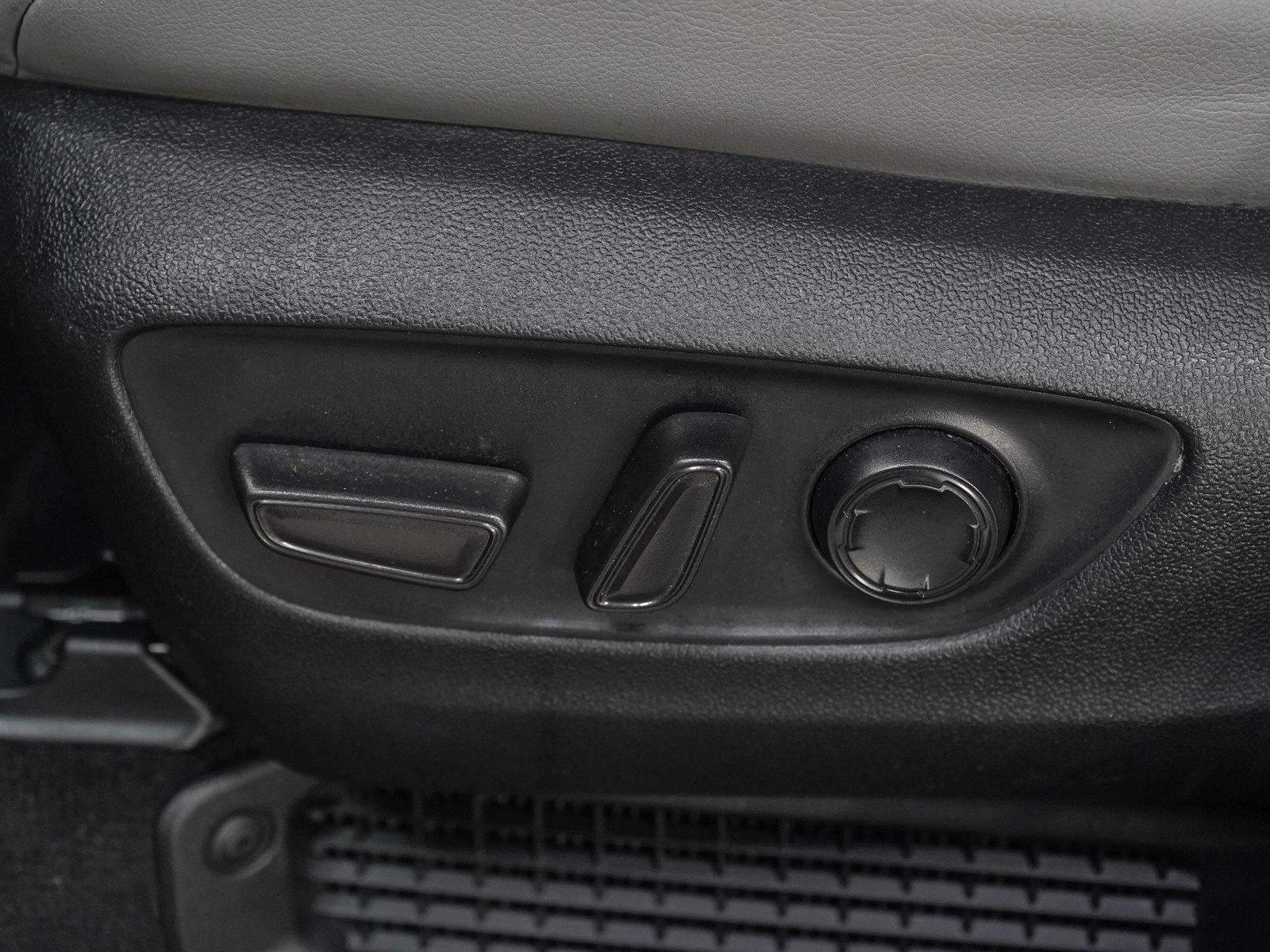 Used 2024 Toyota Sienna XLE AWD/4WD image 24