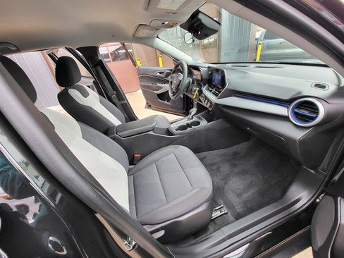 Used 2024 Chevrolet Trax LS image 11