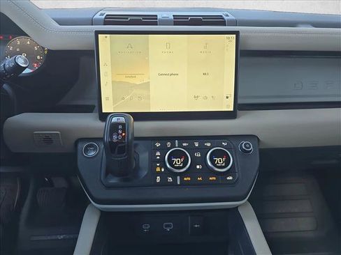 Used 2024 Land Rover Defender 110 SE image 21