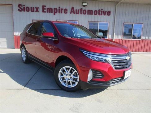 Used 2022 Chevrolet Equinox LT image 1