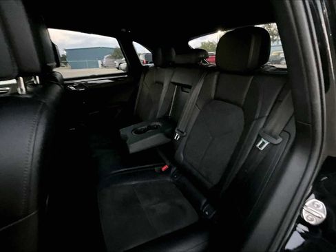 Used 2021 Porsche Macan image 42