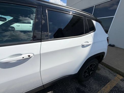 Used 2025 Jeep Compass Trailhawk AWD/4WD image 35