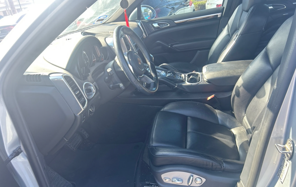 Used 2018 Porsche Cayenne Platinum Edition AWD/4WD image 3