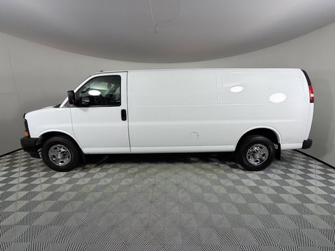 Used 2017 Chevrolet Express 3500 Extended RWD image 7