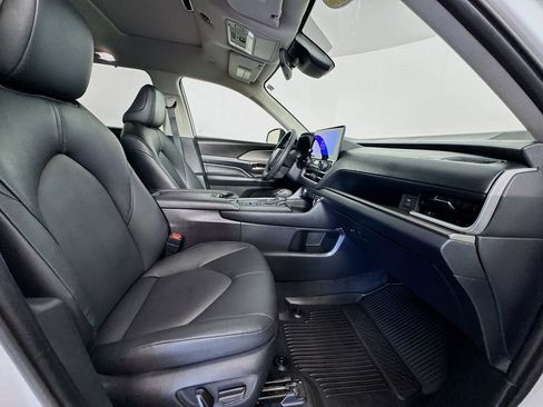 Used 2024 Toyota Grand Highlander XLE image 35