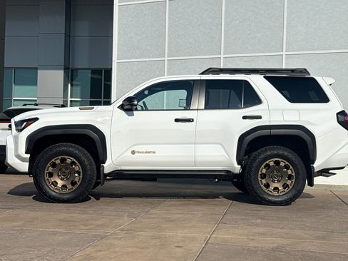 Certified 2025 Toyota 4Runner 4WD image 8