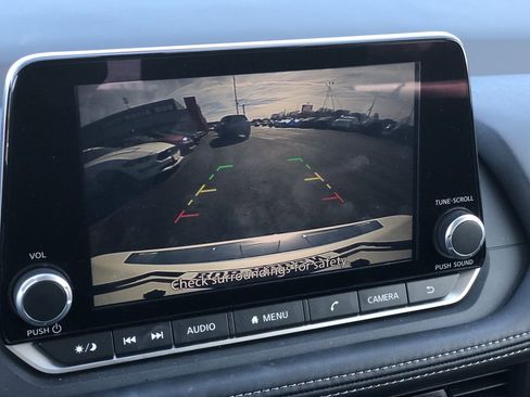 Used 2025 Nissan Rogue SV w/ SV Premium Package image 21