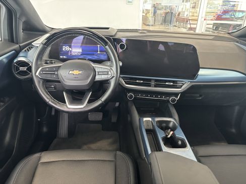 Used 2025 Chevrolet Equinox EV LT w/ Convenience Package II AWD/4WD image 3