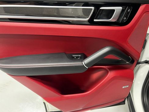 Used 2022 Porsche Cayenne S image 24