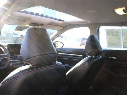 Used 2023 Nissan Altima 2.5 SR w/ SR Premium Package image 15