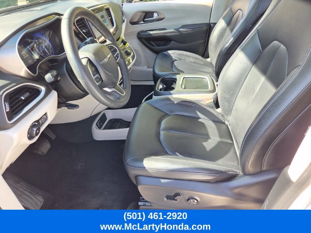 Used 2024 Chrysler Pacifica Touring-L FWD image 10