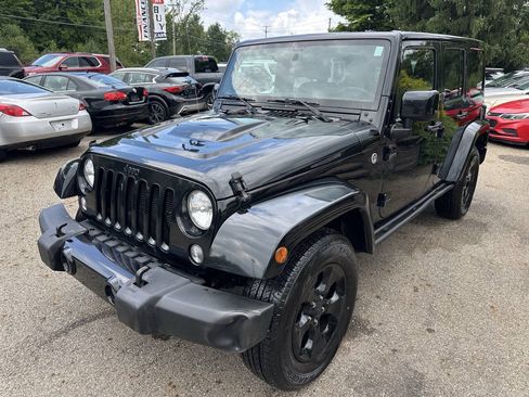 Used 2015 Jeep Wrangler Unlimited Sahara AWD/4WD image 2