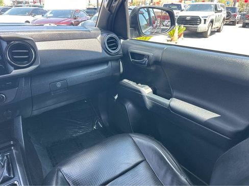 Used 2019 Toyota Tacoma TRD Sport w/ TRD Premium Sport Package RWD image 17