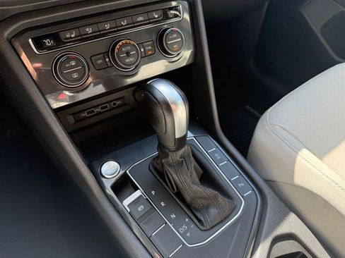 Used 2020 Volkswagen Tiguan SEL FWD image 27