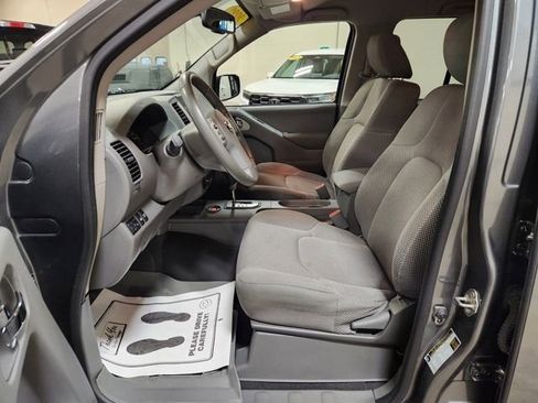 Used 2020 Nissan Frontier SV w/ Midnight Edition Floor Mats image 11