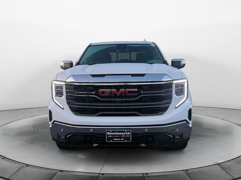 Used 2022 GMC Sierra 1500 SLT w/ SLT Premium Plus Package AWD/4WD image 7