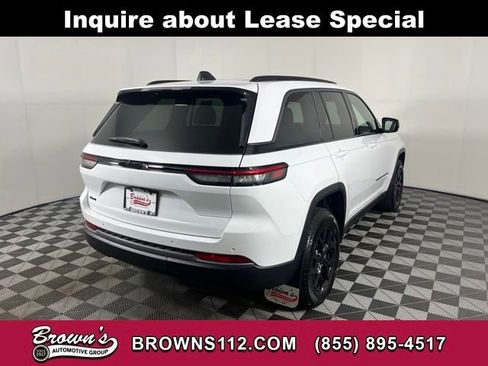 Used 2026 Jeep Grand Cherokee Altitude AWD/4WD image 7