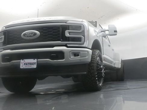 Used 2025 Ford F350 Platinum w/ FX4 Off-Road Package image 44