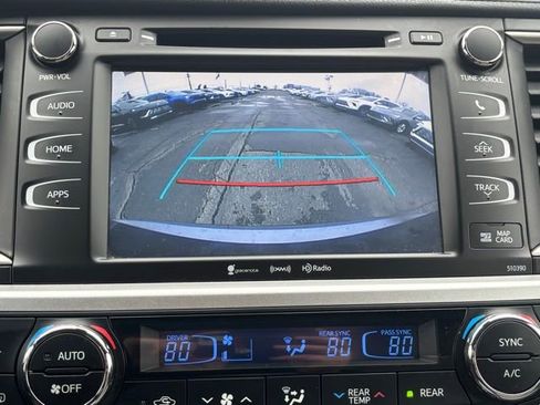 Used 2019 Toyota Highlander XLE image 28