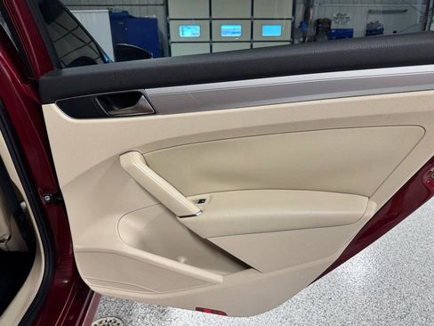 Used 2019 Volkswagen Passat 2.0T Wolfsburg w/ Wheels & Sunroof Package FWD image 12