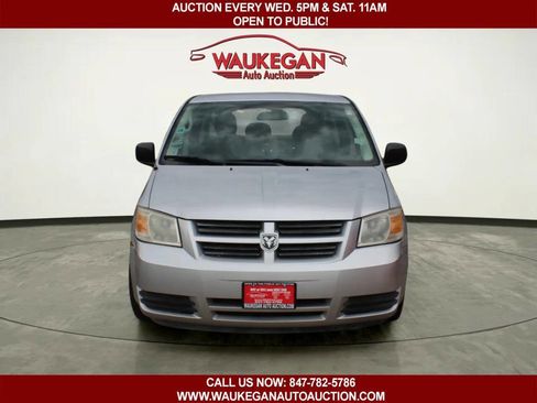 Used 2008 Dodge Grand Caravan SE FWD image 2