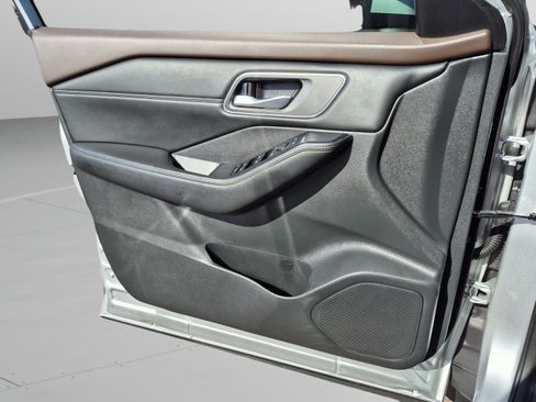 Certified 2021 Nissan Rogue SV w/ Premium Package FWD image 25