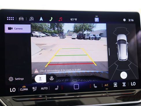 Certified 2025 Volkswagen Tiguan SE FWD image 16