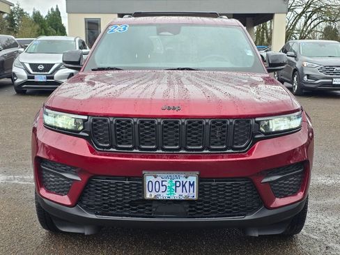 Used 2023 Jeep Grand Cherokee Altitude image 7