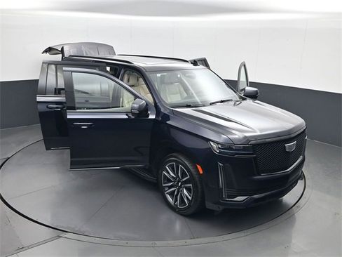 Used 2021 Cadillac Escalade ESV Sport Platinum image 30